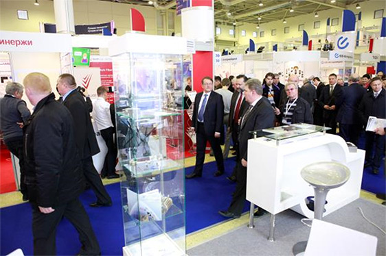 The 10th anniversary edition of the Photonics. World of Lasers and Optics International Exhibition opened its doors at Expocentre Fairgrounds on March 16, 2015
